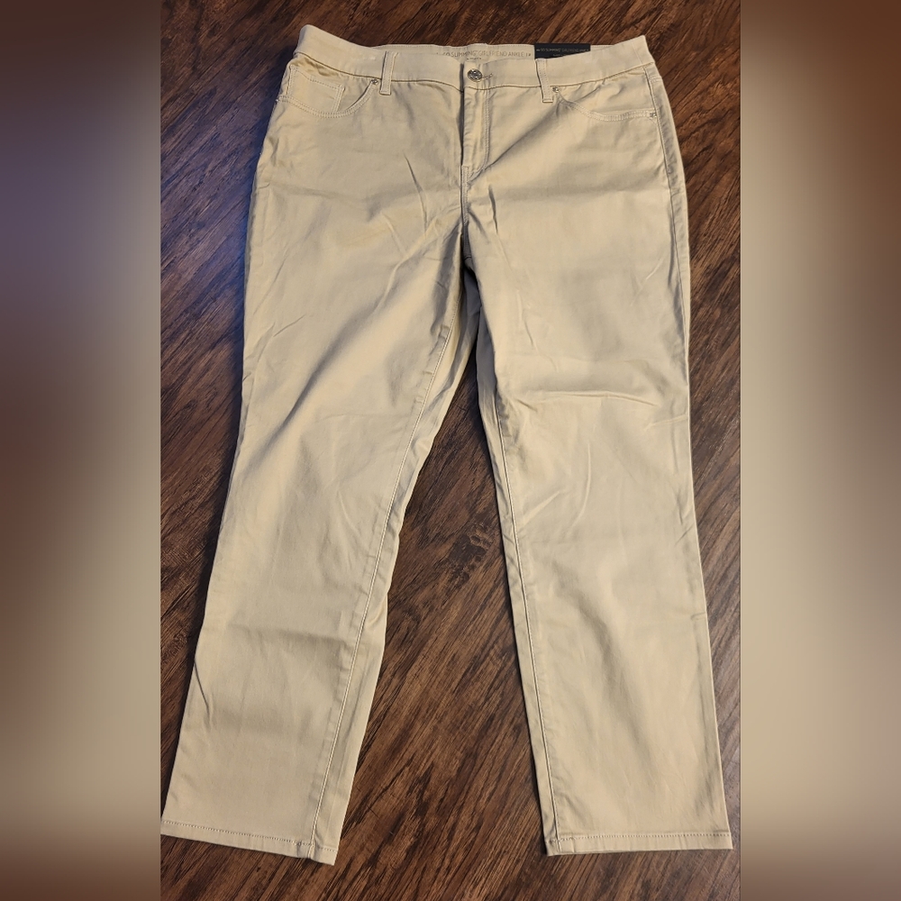 NWT Chicos So Slimming Sonora Sand Sateen Girlfriend Ankle Pants Slim Fit Sz 2P